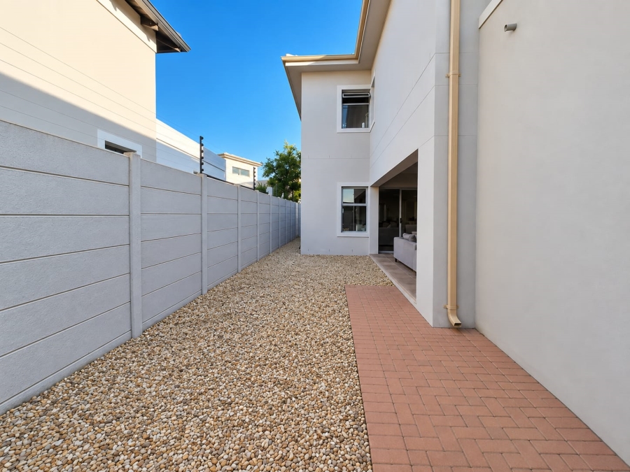 To Let 3 Bedroom Property for Rent in Parklands North Western Cape